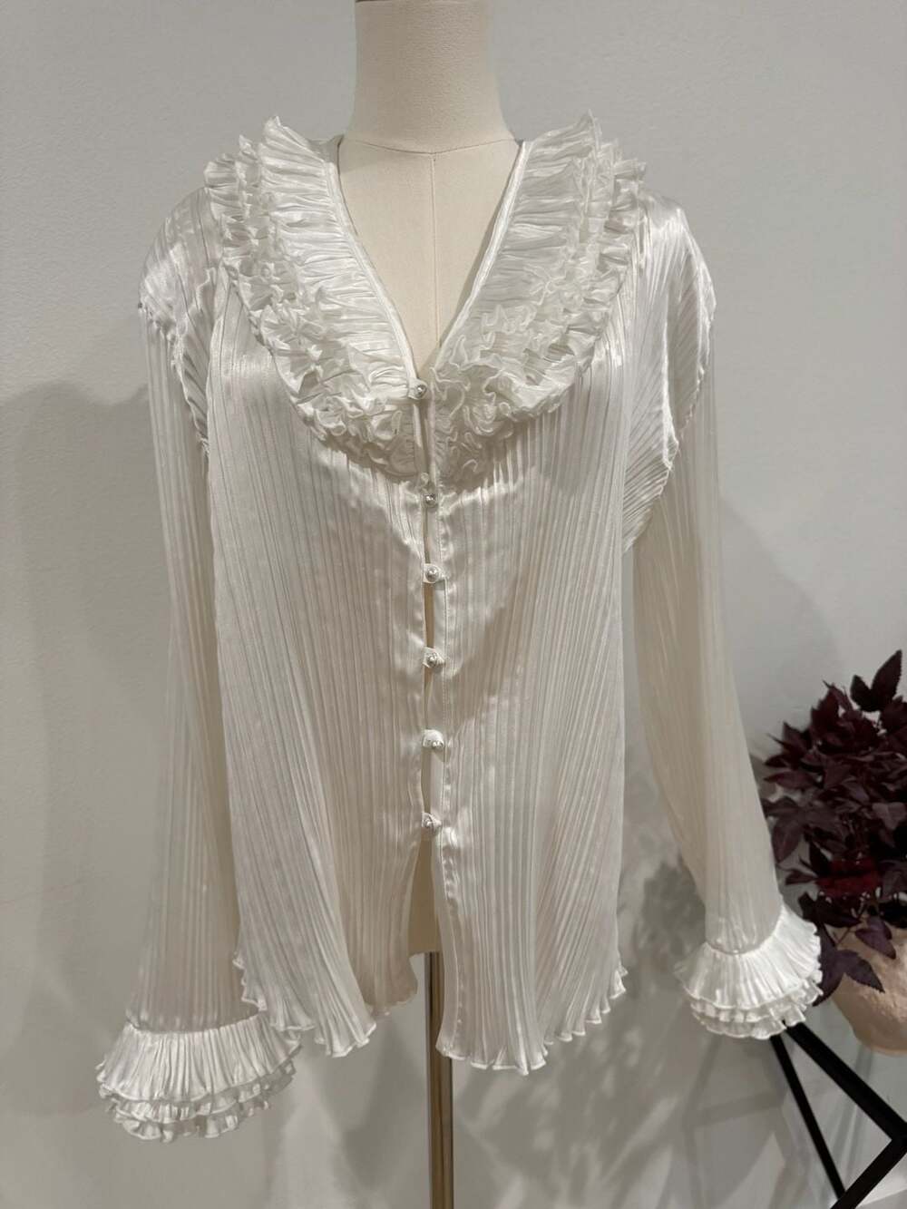 St. John Couture Marie Gray White Pleated Ruffle Blouse Size 10